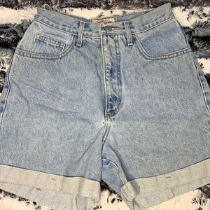 Vintage 80s Guess high-waisted shorts! Measures 26